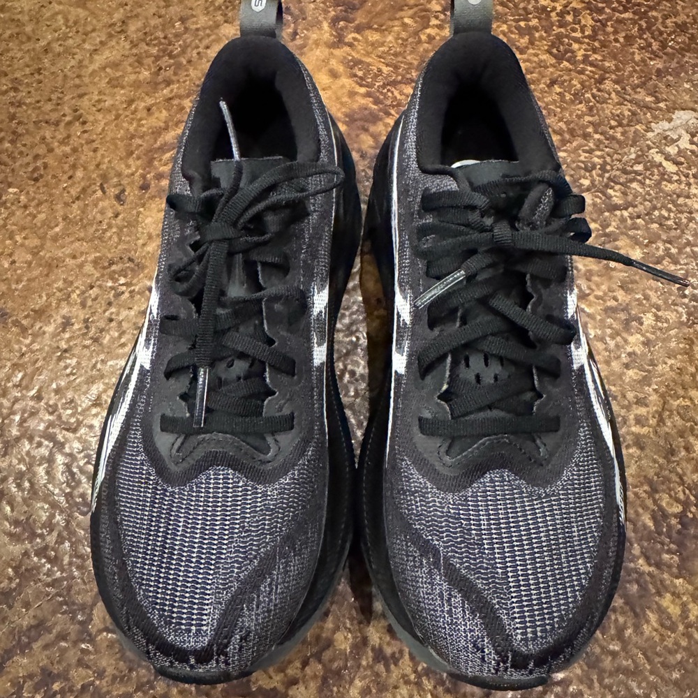 Asics Men's Black and Gray Athletic Running Shoes - Picture 2 of 7